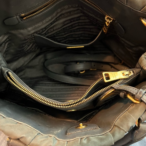 Authentic Prada handbag - Picture 10 of 15